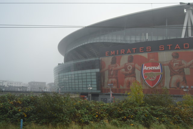 File:Emirates Stadium - geograph.org.uk - 5104038.jpg