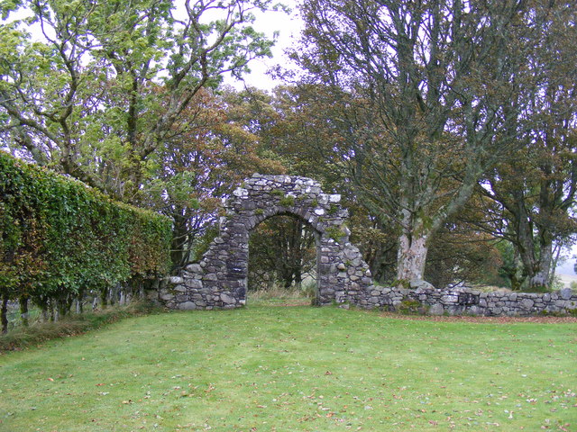 File:Empty gateway in wall of Carnasserie Castle - geograph.org.uk - 1546317.jpg