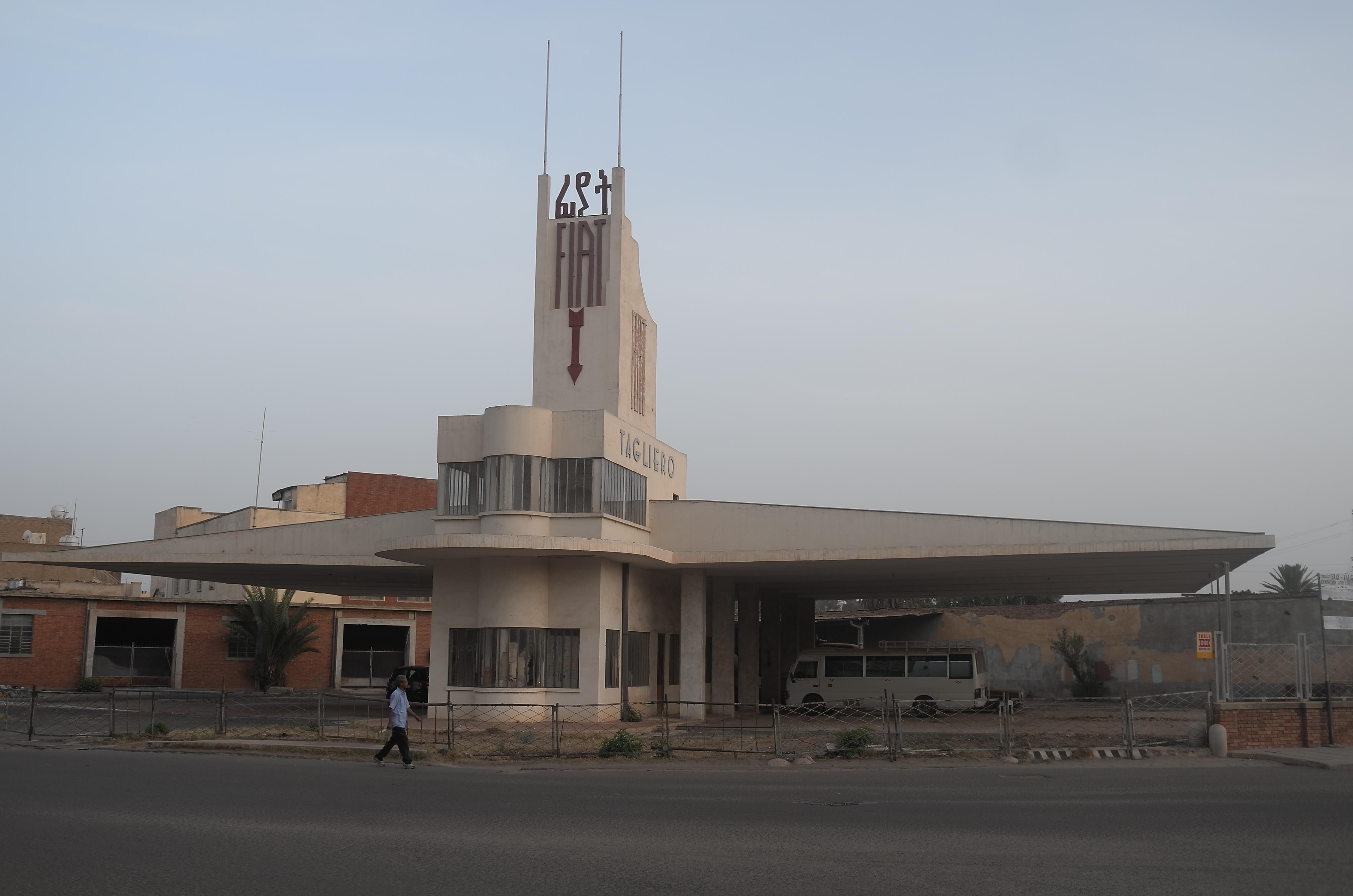 File Fiat  Building Asmara  jpg Wikimedia Commons