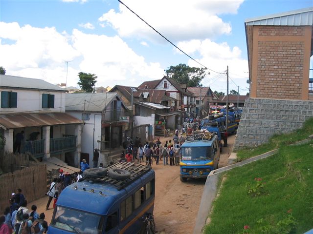 File:Gare routière d'Anjozorobe.jpg