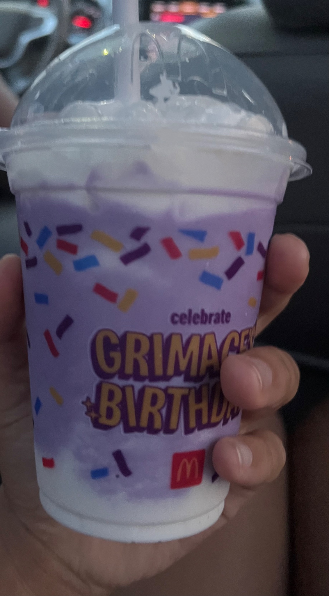 https://upload.wikimedia.org/wikipedia/commons/a/ab/Grimace_Shake.jpg