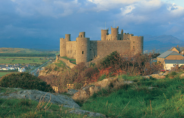 File:Harlech Castle - Cadw photograph.jpg