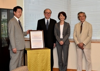 File:Hatsuhisa Takashima,Yuko Arimori, and Tadayoshi Nakabayashi meet Yōji Mutō.jpg