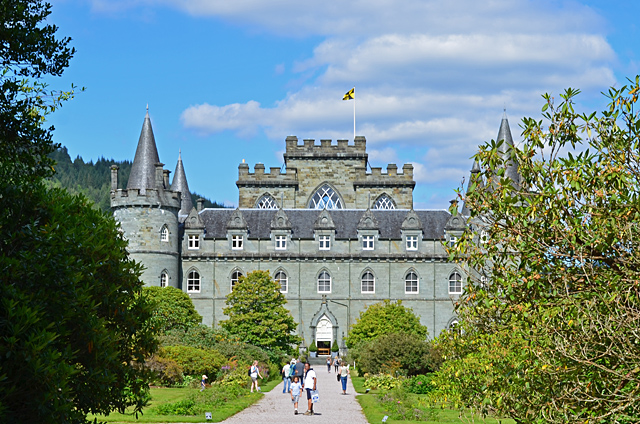 File:Inveraray Castle - geograph.org.uk - 2537658.jpg