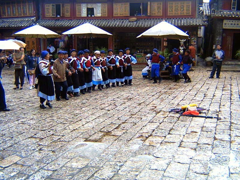 File:Lijiang-danzas-naxi-w01.jpg