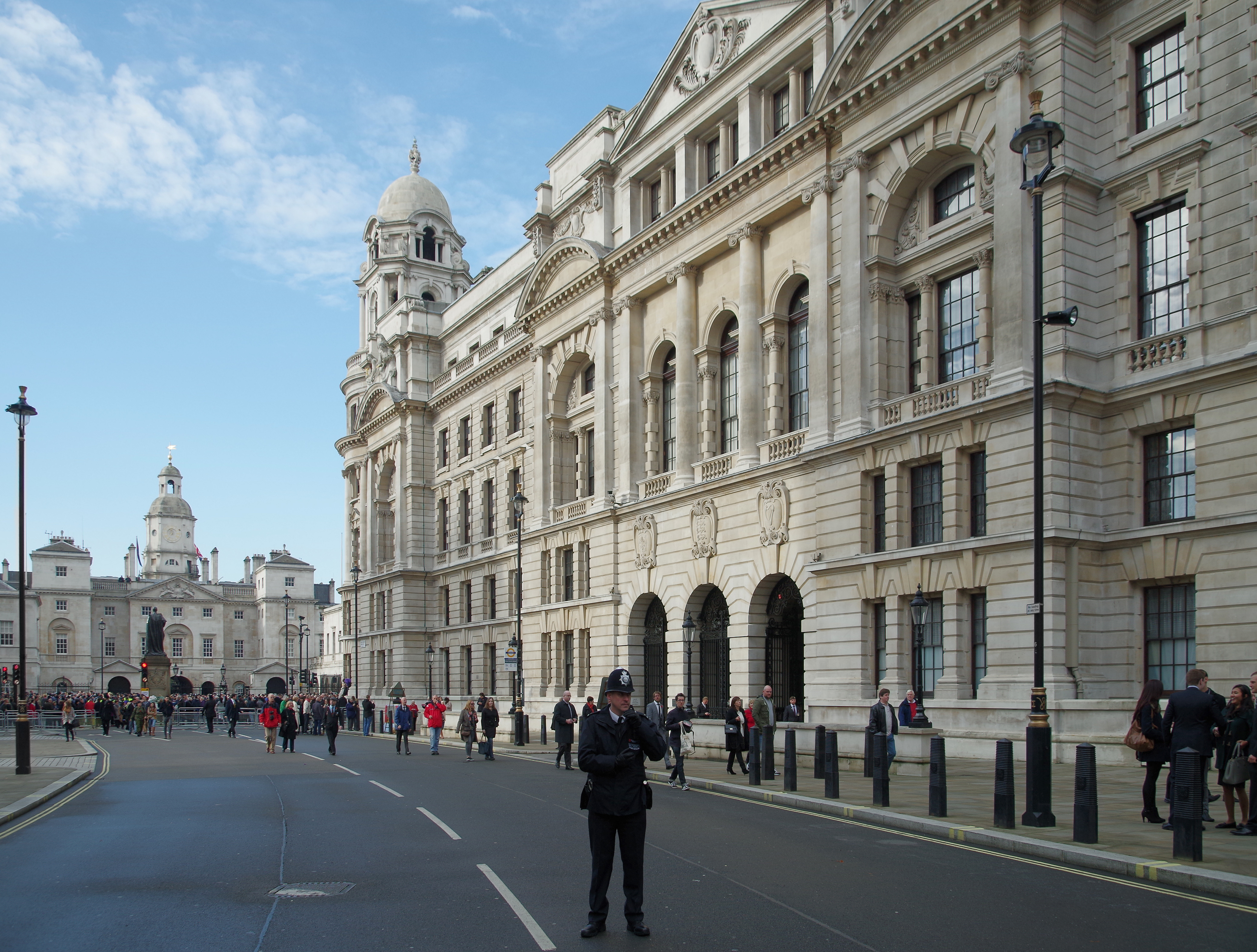 Whitehall. Уайтхолл в Лондоне. Королевский дворец Уайтхолл Англия. Whitehall улица Лондона. Что такое Whitehall в Англии.