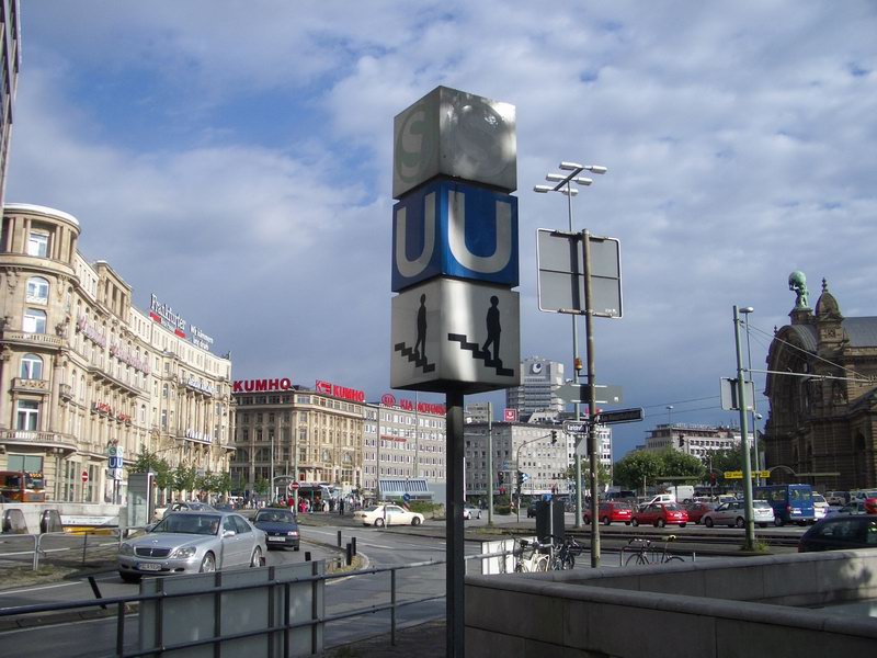 File:Mk Frankfurt Hbf 2.jpg