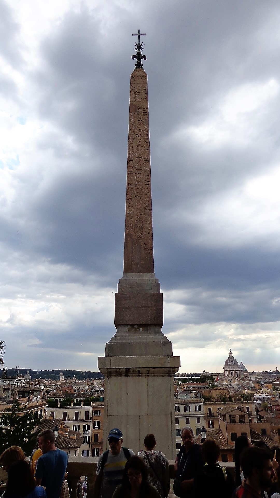 white one obelisco