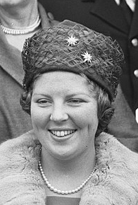 File:Princess Beatrix wearing a toque hat, 1961.jpg