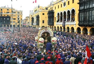 File:Procesion del Señor de los Milagros.jpg