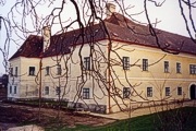 File:Schloss Groß Schweinbarth.jpg