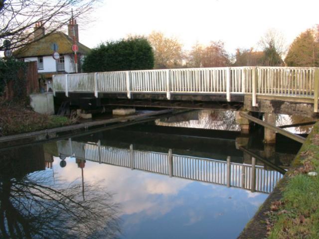 File:Sheffield Bottom - geograph.org.uk - 184.jpg