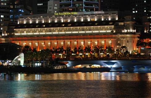 File:The Fullerton Hotel at night smaller file.jpg