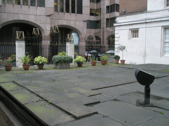 File:The churchyard of a former City Parish - geograph.org.uk - 642361.jpg