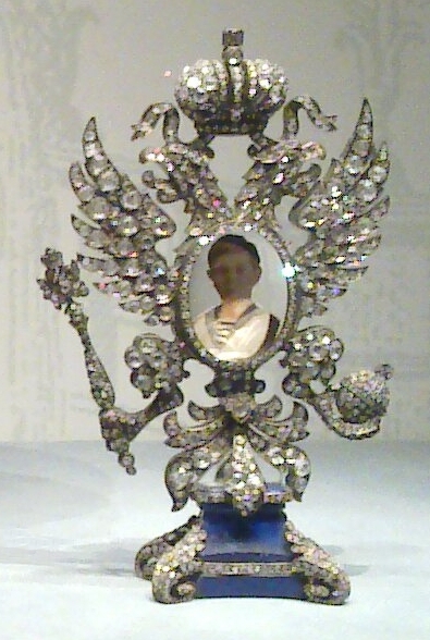 File:Tsarevich (Fabergé egg) surprise.jpg