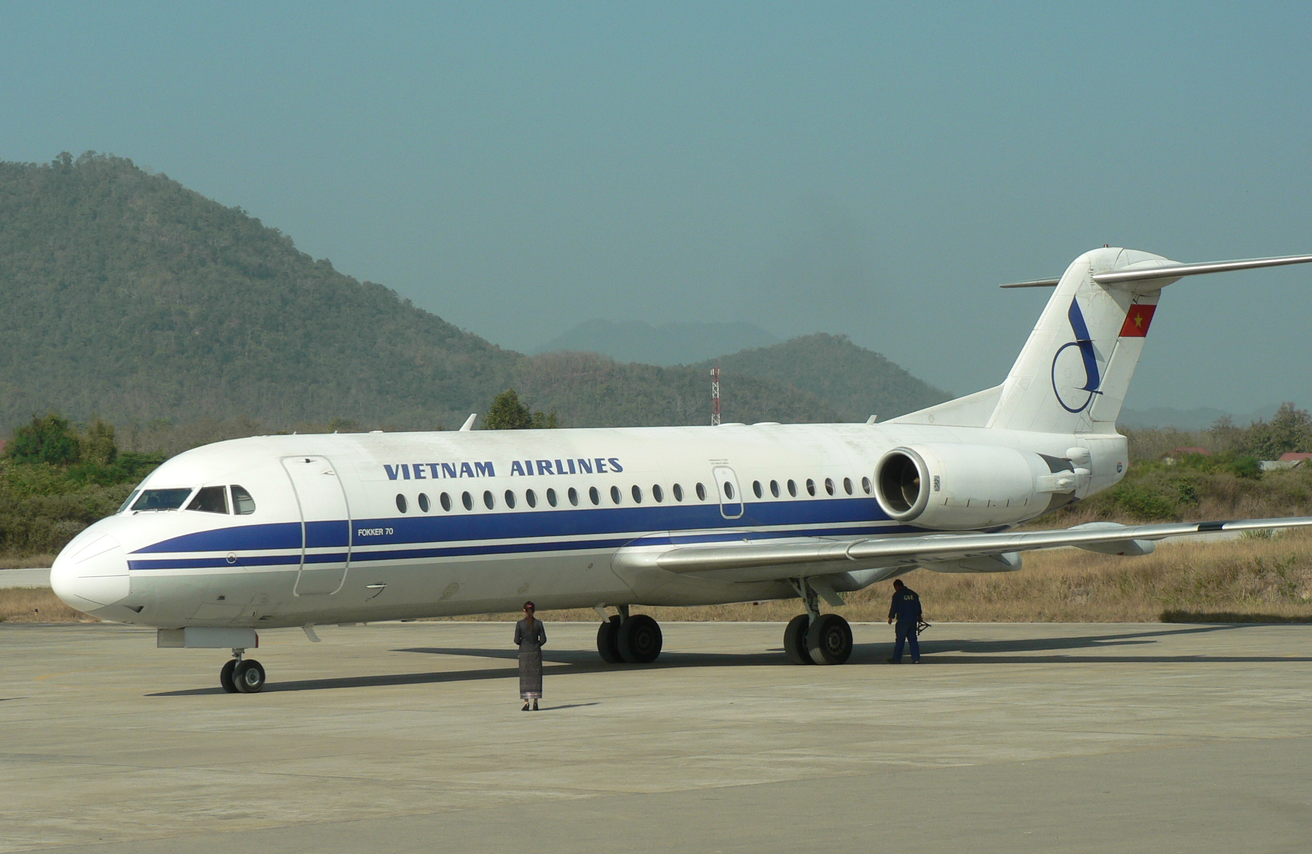 file-vietnam-airlines-fokker-70-jpg-wikipedia