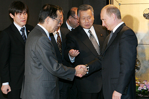 File:Yasuo Fukuda Yoshiro Mori and Vladimir Putin 20051121.jpg