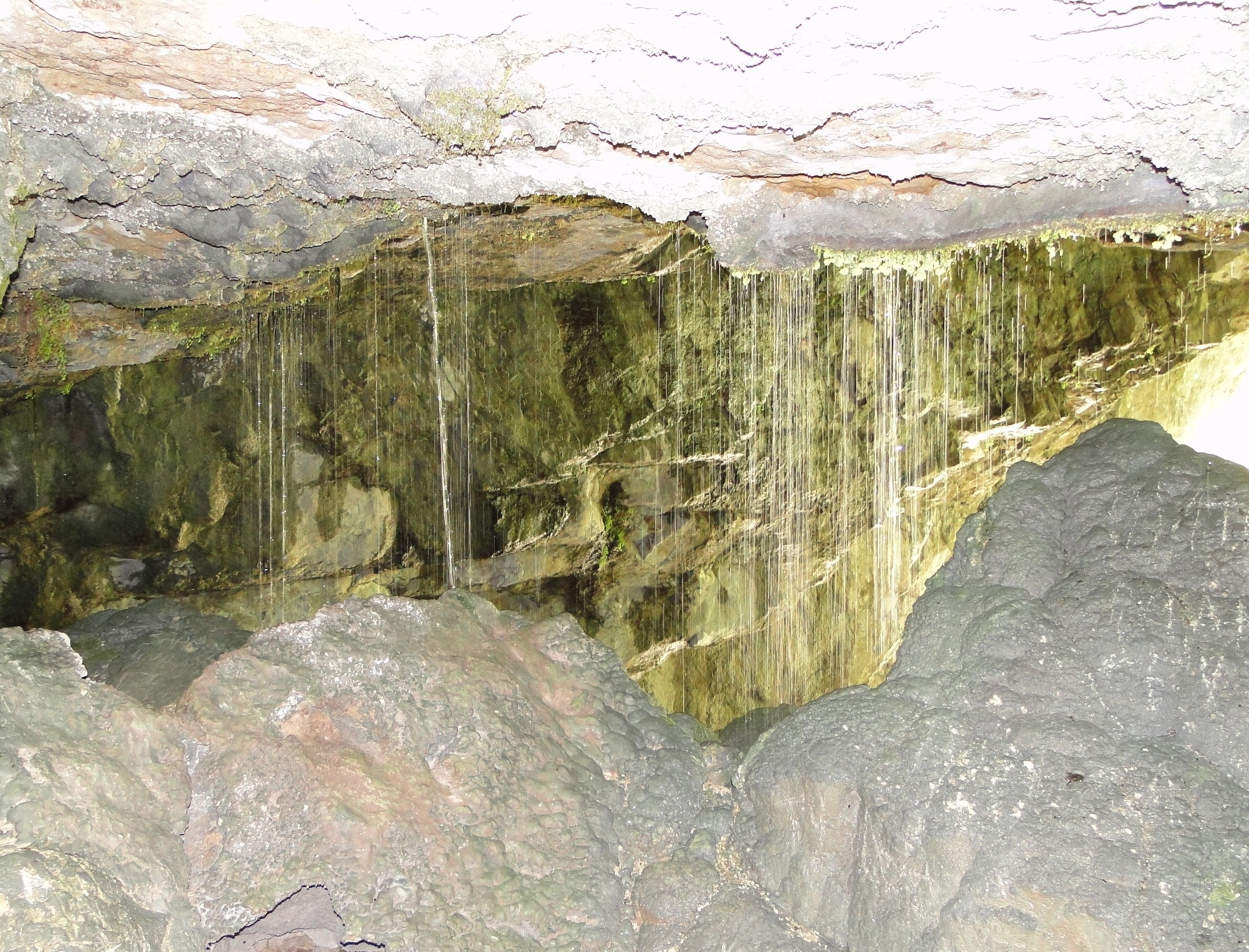 Водопад в пещере Абхазия