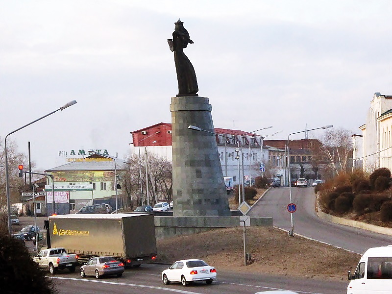 File:Улан-Удэ. Монумент "Гостеприимная Бурятия".JPG