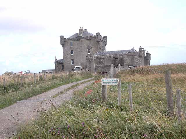 File:A Scotsman's Castle is his Home - geograph.org.uk - 1448673.jpg