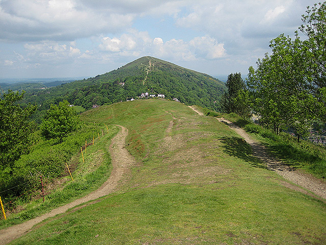 File:Approach to Wyche Cutting from the south - geograph.org.uk - 825707.jpg