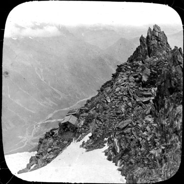 File:Ascension au Mont-Blanc, rocher des Grands-Mulets, vallée de Chamonix (6350175296).jpg