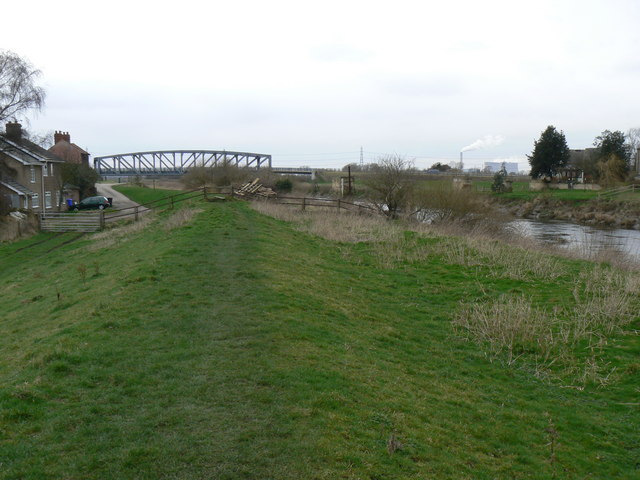 File:Bridges Old and New - geograph.org.uk - 1198439.jpg