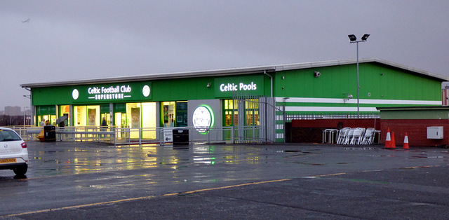 File:Celtic FC Superstore (geograph 5647898).jpg