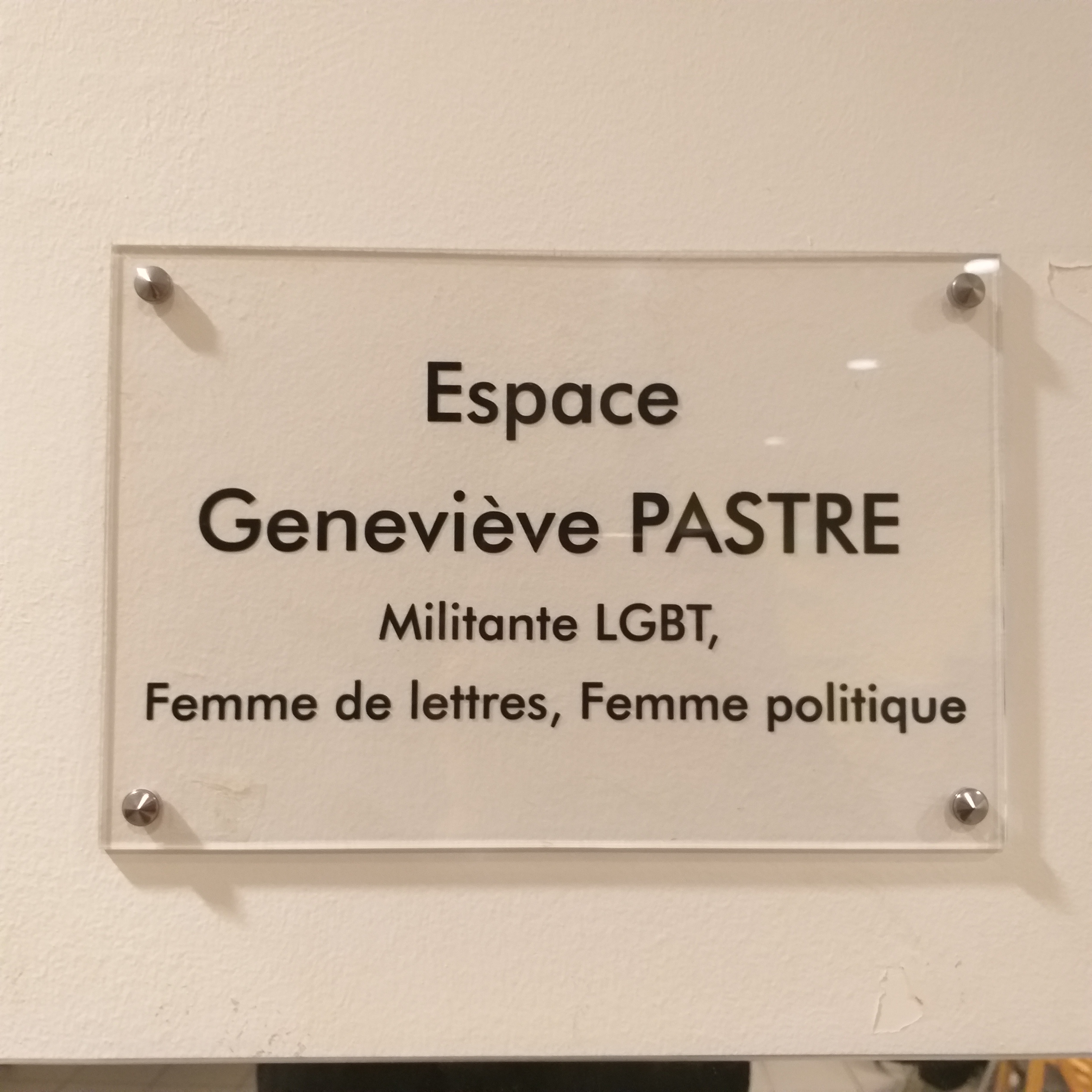 Plaque at the Centre LGBT Paris-Île-de-France