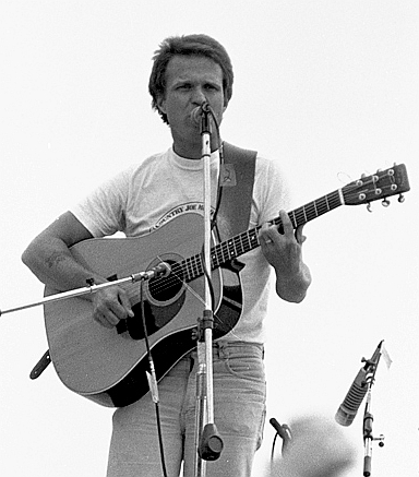McDonald performing at [[Parr Meadows]] 1979