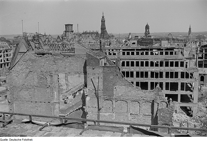 Blick von der Kreuzkirche in Richtung Elbe 1950