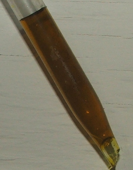 File:Iron(III) chloride solution 2.JPG