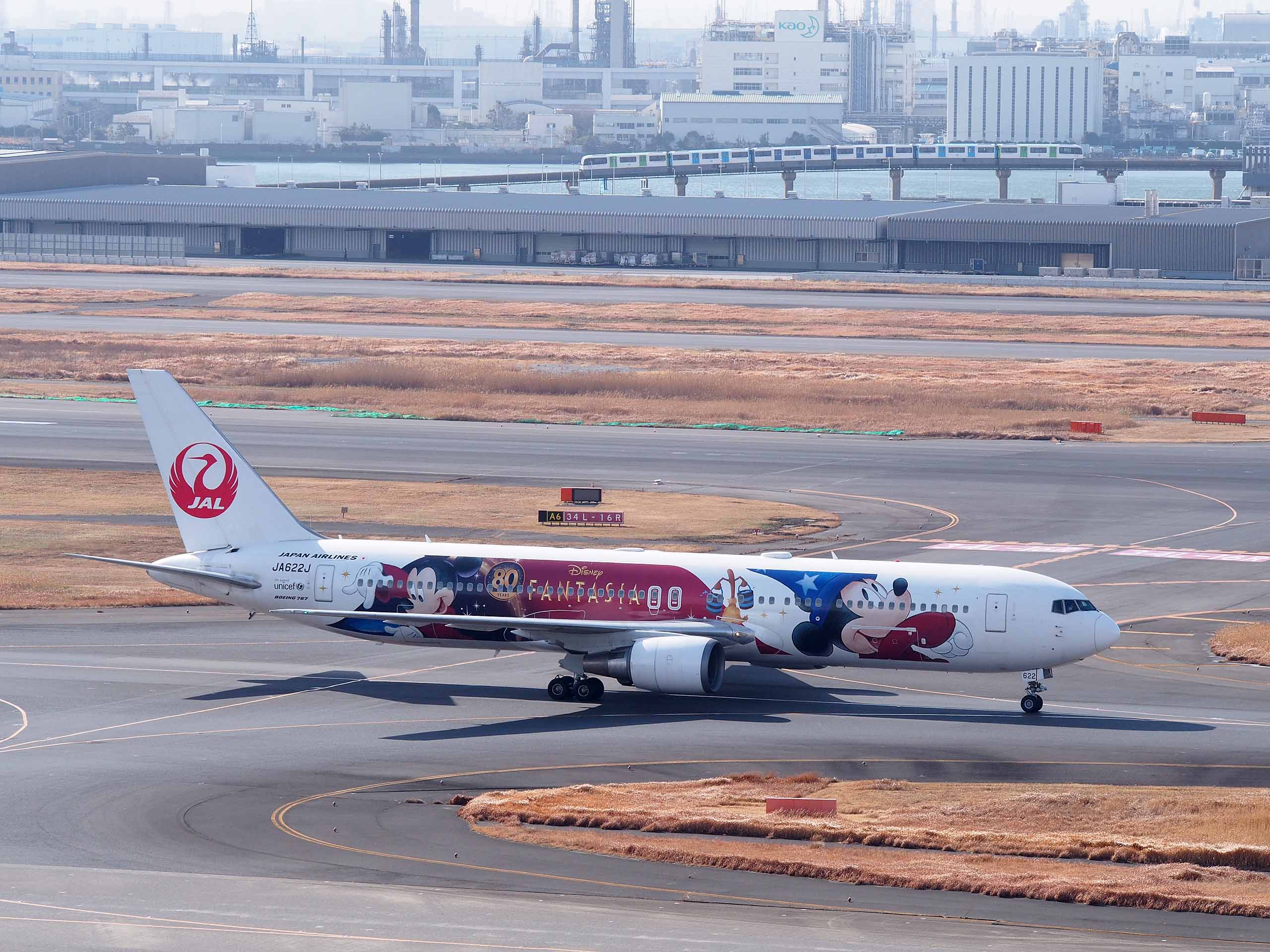 File:Japan Airlines JA622J Boeing 767-346ER Dream Express Fantasia