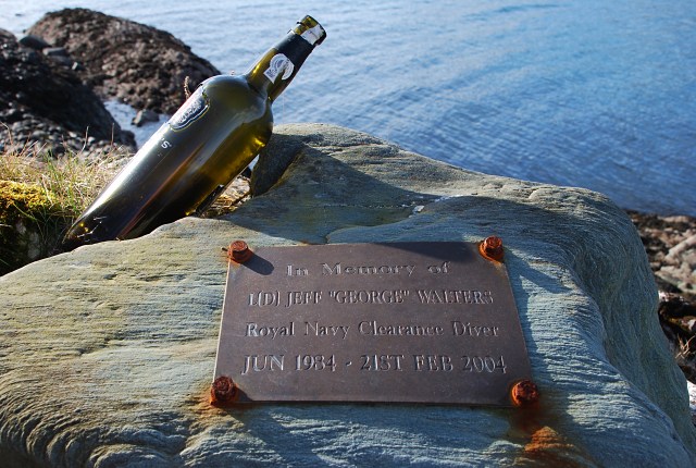 File:Memorial to Royal Navy diver Jeff Walters - geograph.org.uk