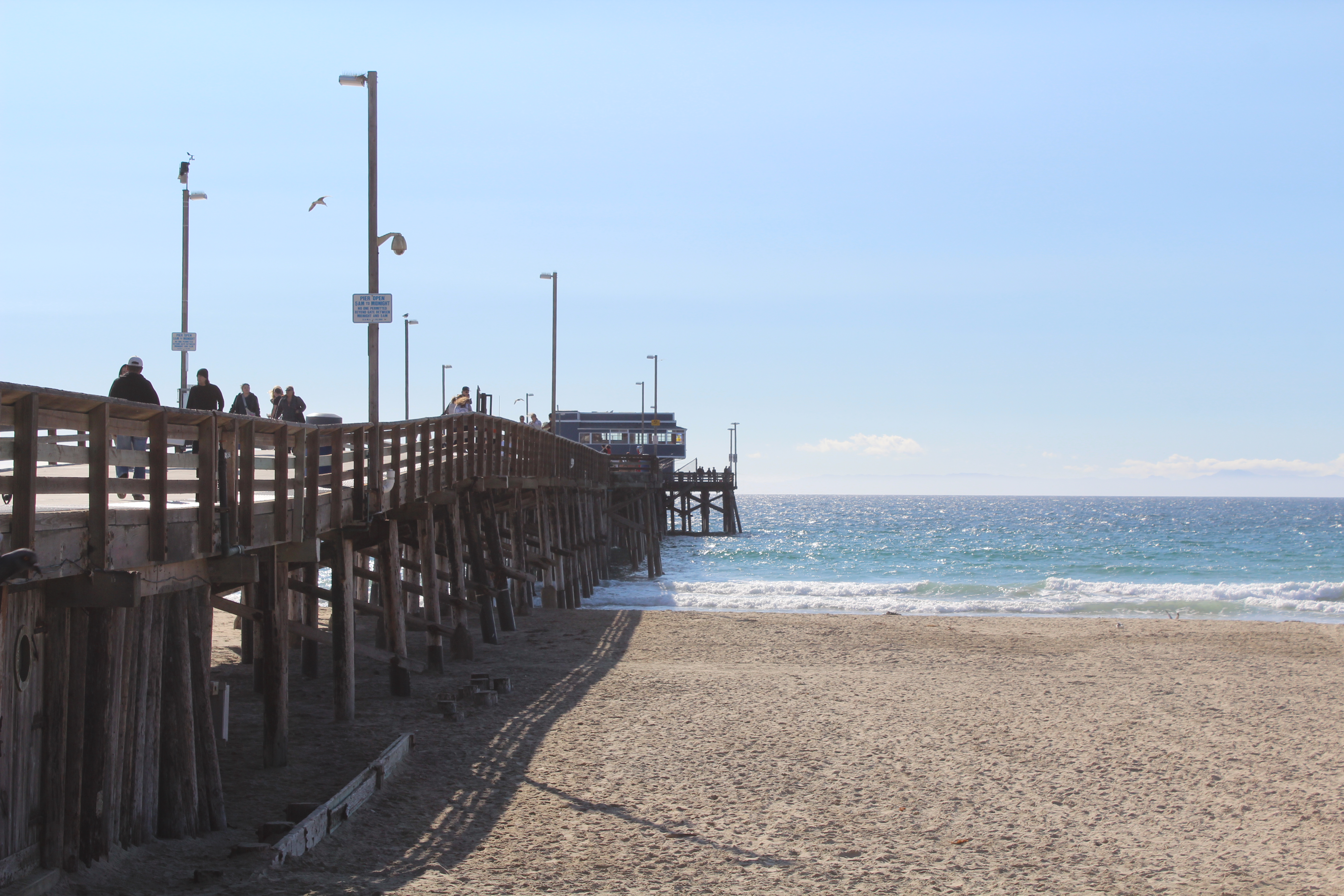 File:Newport Beach Pier.jpg - Wikimedia Commons