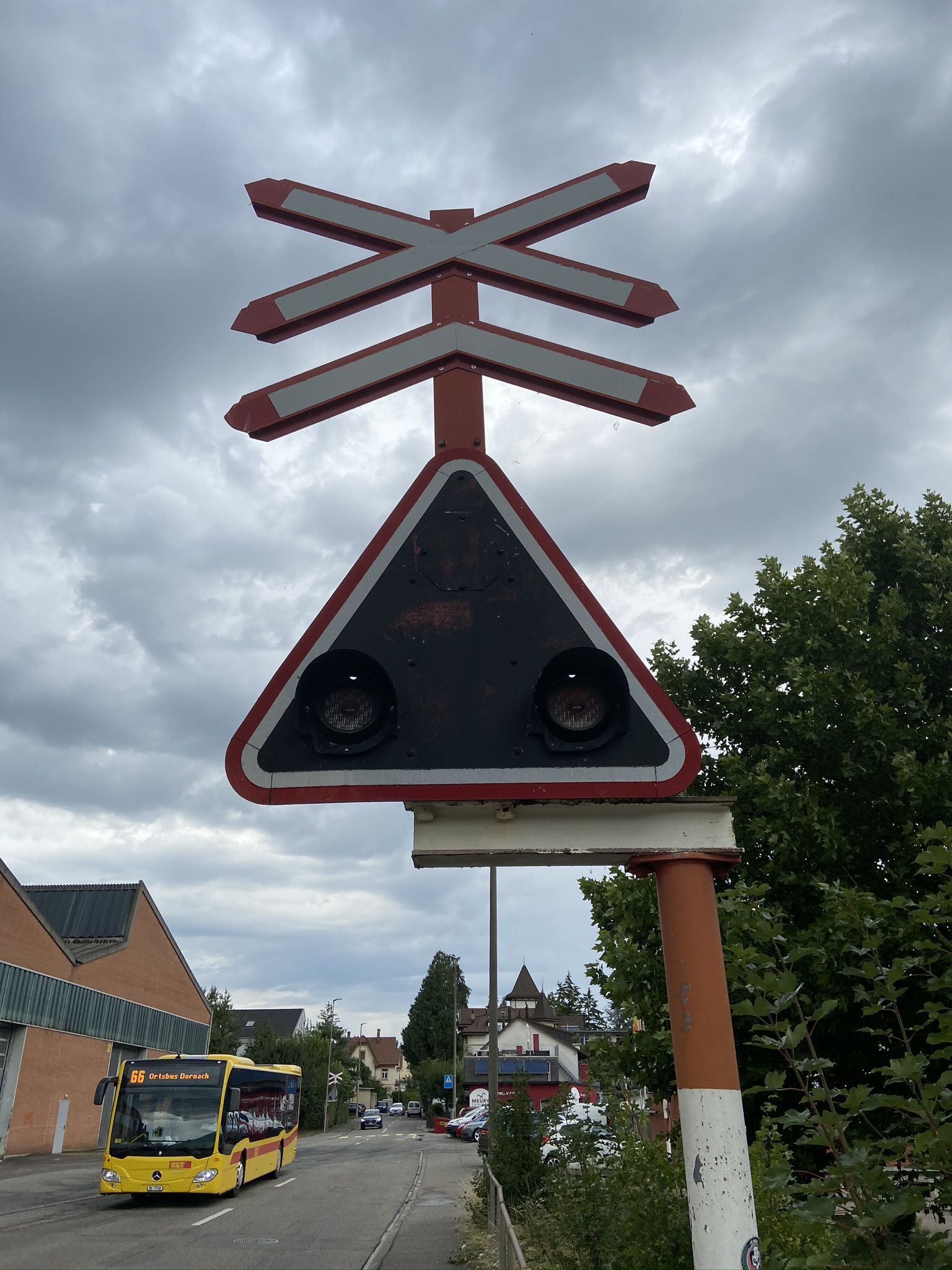 File Old Level Crossing Signal Without Gates In Switzerland Jpg Wikimedia Commons