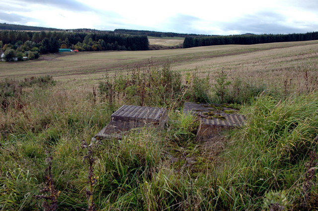 File:Old reservoir - geograph.org.uk - 255948.jpg