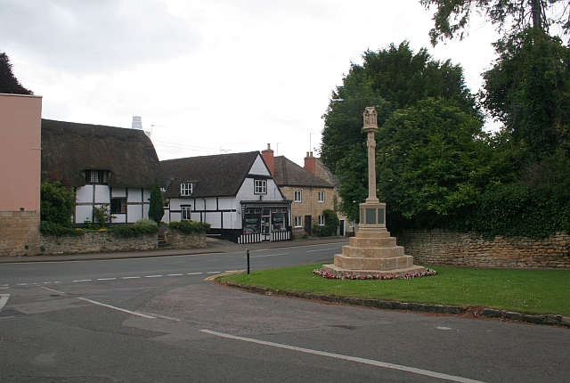 File:Prestbury war memorial - geograph.org.uk - 864420.jpg