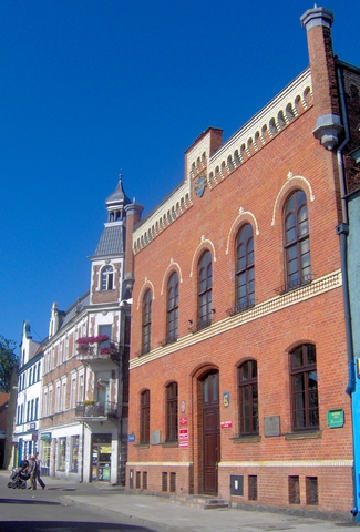 File:Ratusz w Pucku - City hall of Puck.jpg