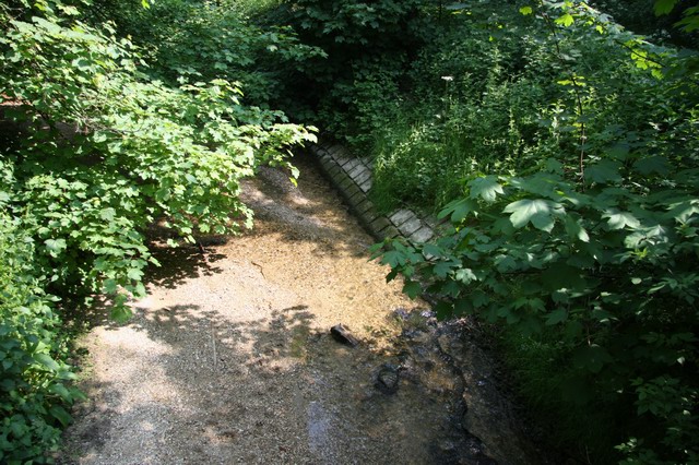 File:Reinforced river bank - geograph.org.uk - 817432.jpg