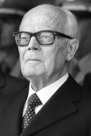 File:Sandro Pertini.png