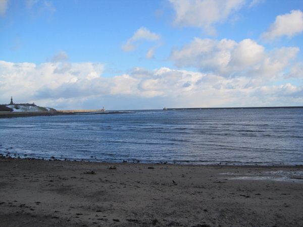 File:Sandy beach inside the harbour, North Shields - geograph.org.uk - 1651351.jpg