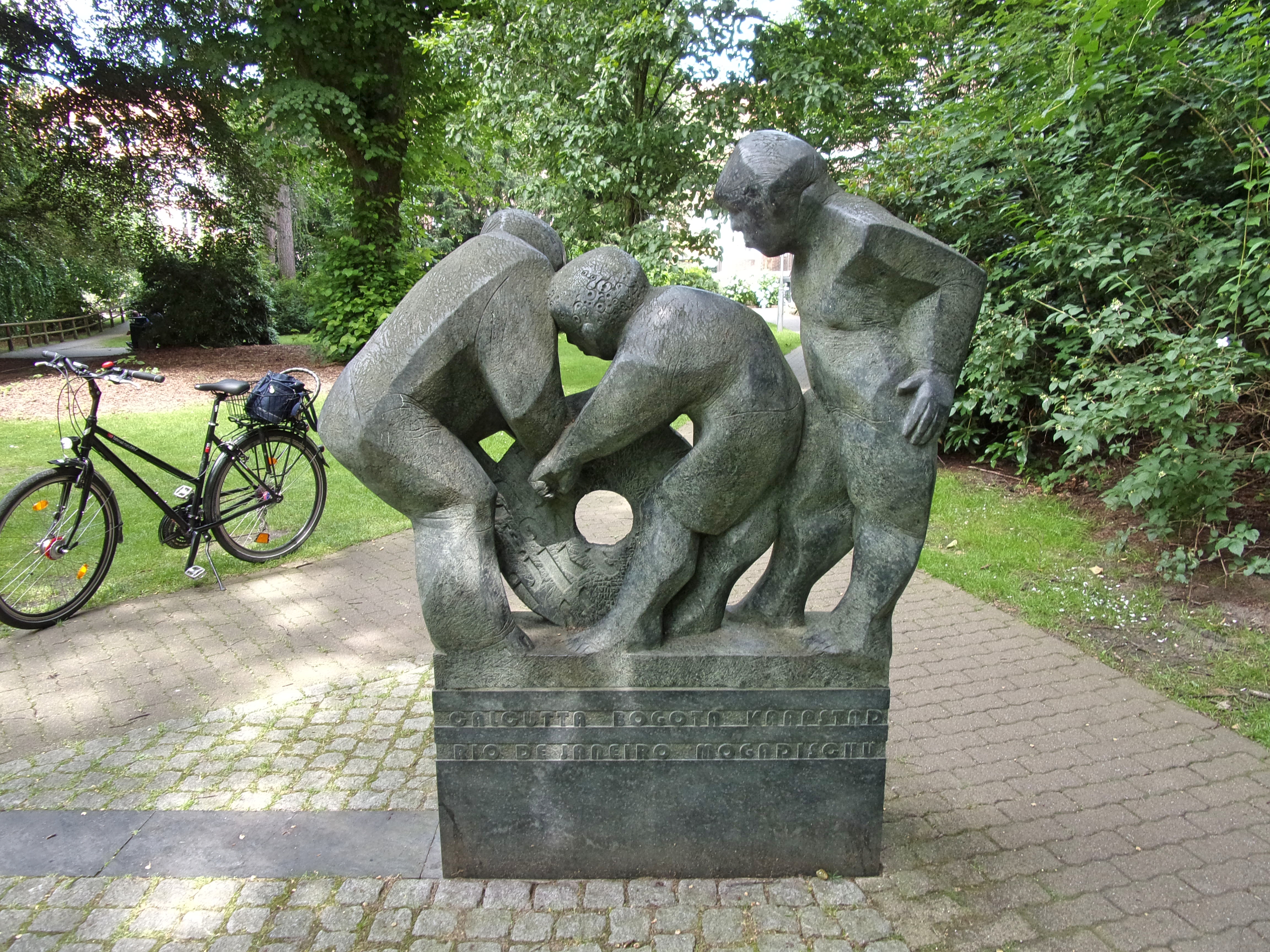 File Skulptur Kinder Der Welt Stiftung Rauhes Haus 2 Jpg Wikimedia Commons