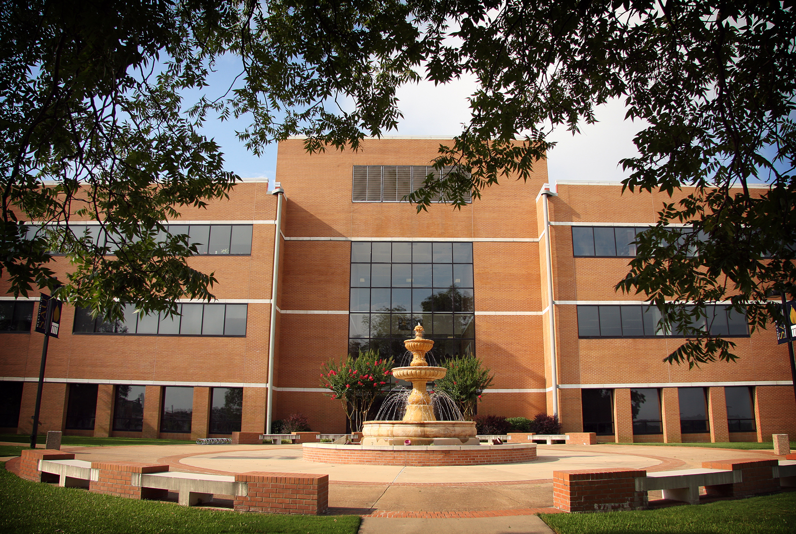 Арканзасский университет. Университет Арканзаса Silk. Arkansas State University programs. College of Southern Nevada Academics building. Southern university