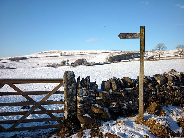 Stile and footpath sign, Street Lane - geograph.org.uk - 2205597