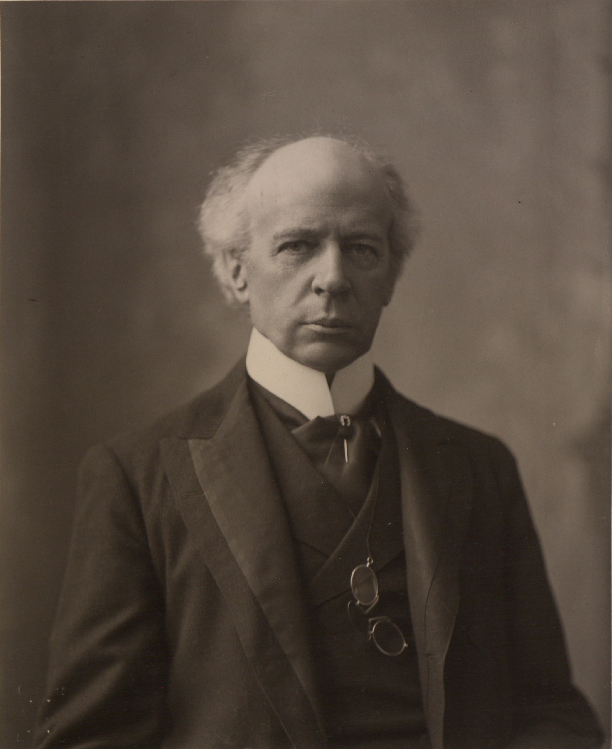 The Honourable Sir Wilfrid Laurier Photo C (HS85-10-16873).jpg