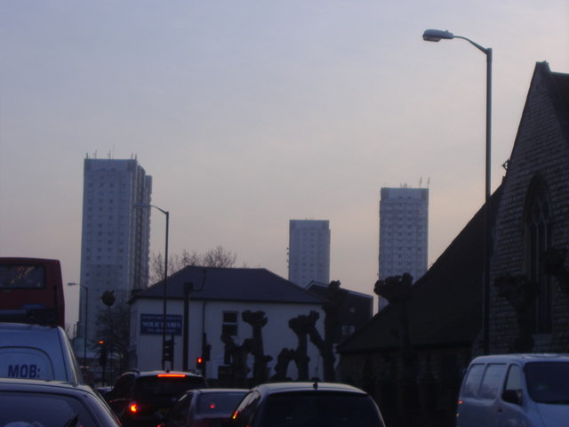 File:Tower blocks Lower Edmonton - geograph.org.uk - 1139752.jpg