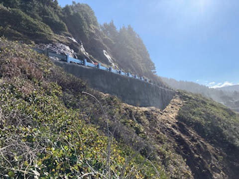 File:U.S. 101 mp 170.5 new retaining wall (51026782531).jpg