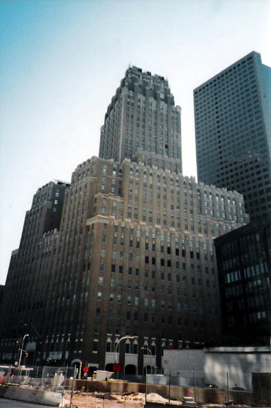 File:Verizon Building and 7WTC April 1999.jpg - Wikimedia Commons