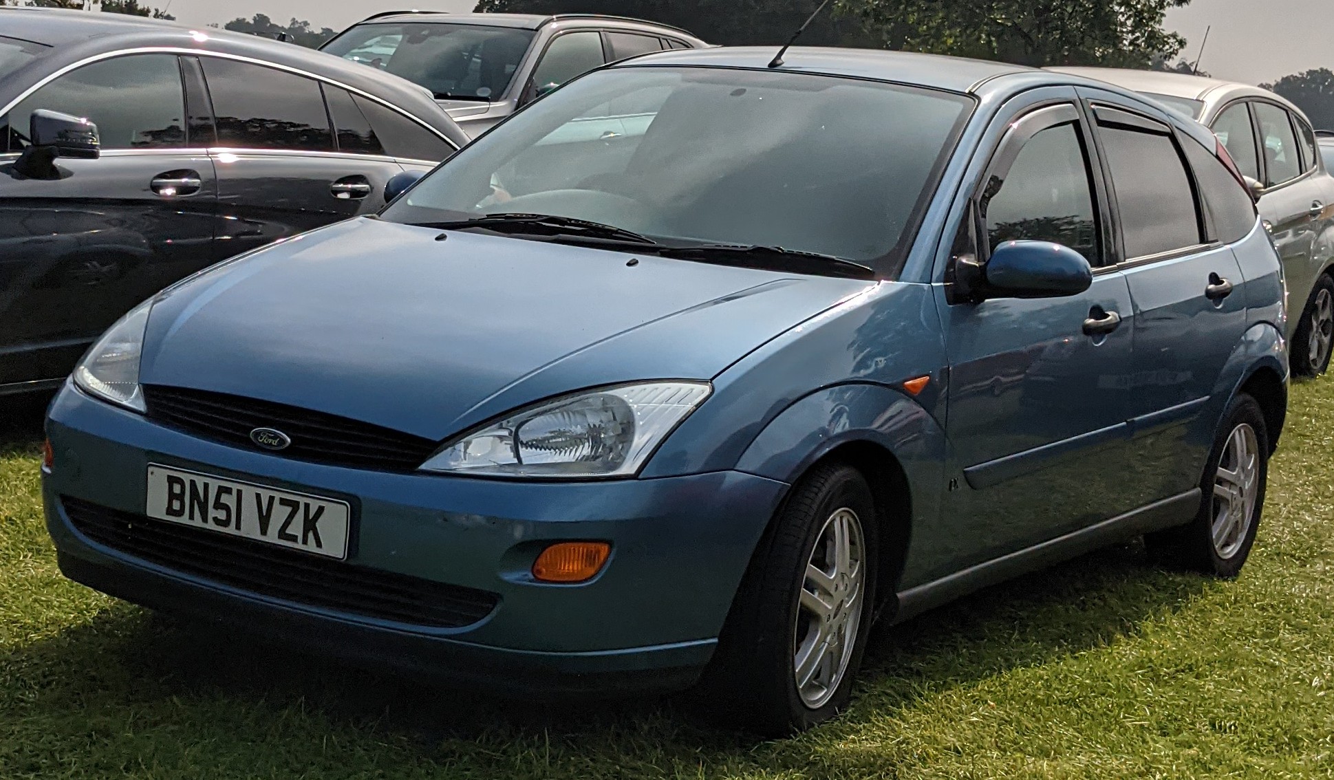 2001 ford focus fan only when ac is on